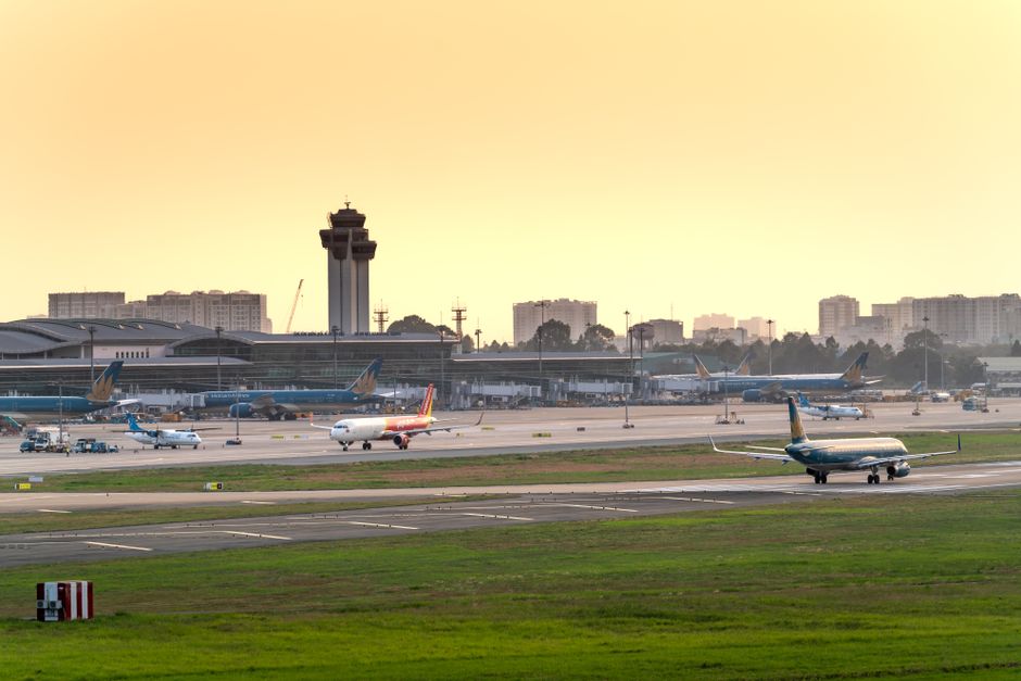 Surviving a Long Layover in London: A Parent’s Guide to Airport City Tips