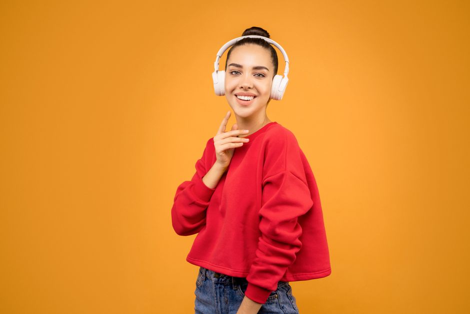Best Noise-Cancelling Headphones For Digital Nomads: Digital Nomads’ Headphone Problem: Sony WH-1000XM5 vs Bose QuietComfort for Real Work