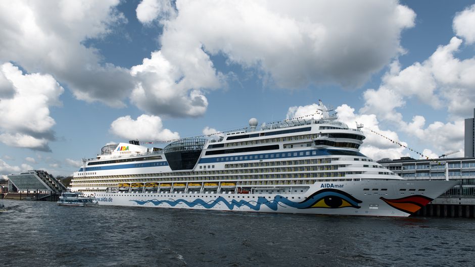 Cruise Ship Stuck Antarctica Ice: Cruise Ship Stuck in Antarctica Ice: What Families Need to Know