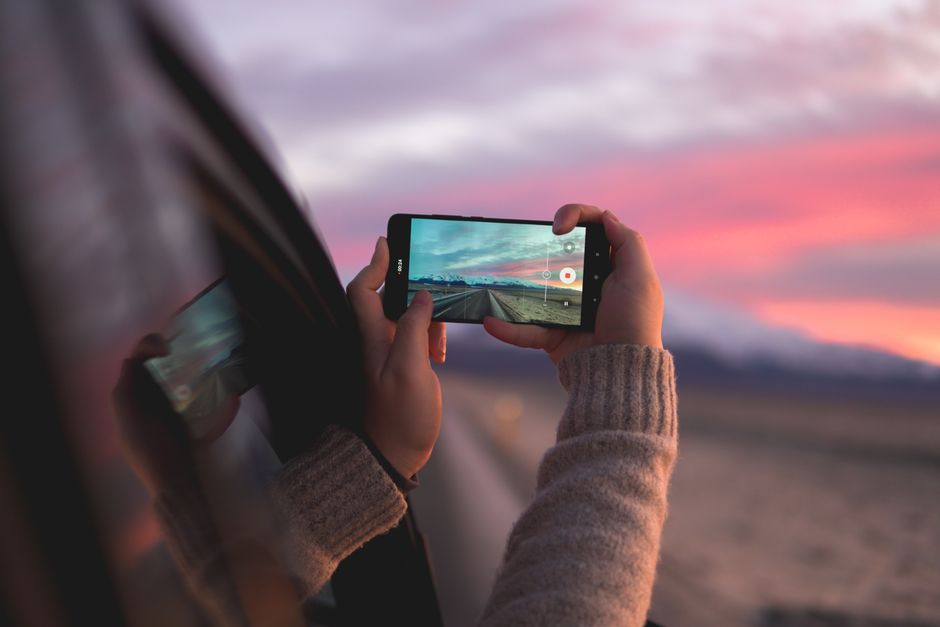 Remote Workers Abroad: GlocalMe vs Skyroam Portable Wi-Fi Hotspots