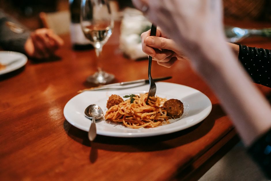 Japan Food Etiquette First-Timers Still Get Wrong (2026)
