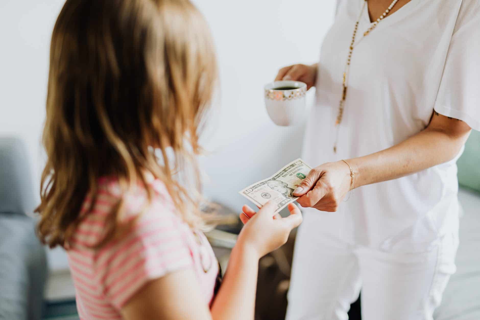10 Important Financial Lessons to Teach Your Kids Now!