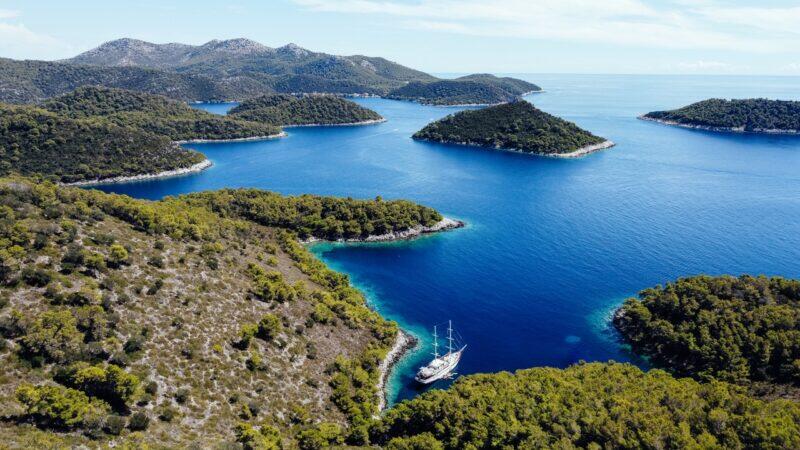 Prestige Adventure: Why Choose a Corsario Yacht for your Next Trip?